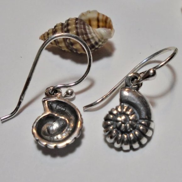 NWOT beach Jewelry 925 sterling silver tiny sea shells - shell dangle earrings, - Picture 3 of 5